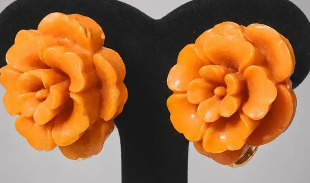 Vintage Coral Orange Molded Celluloid Flower Screw Back Earrings sb-29